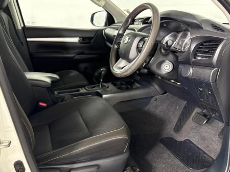 2023-Toyota-Hilux-24GD-6-4x4-Raider-X-Auto-Double-Cab_9