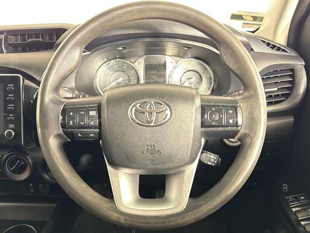 2023-Toyota-Hilux-24GD-6-4x4-Raider-X-Auto-Double-Cab_11