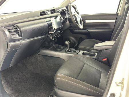 2023-Toyota-Hilux-24GD-6-4x4-Raider-X-Auto-Double-Cab_8