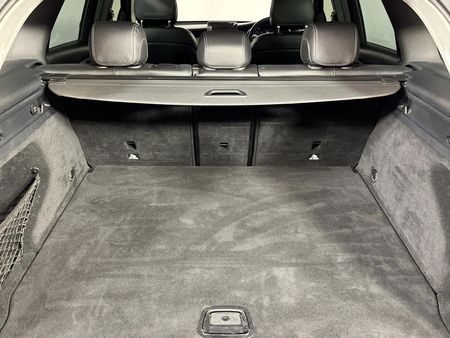 2018-Mercedes-Benz-GLC-250d_15