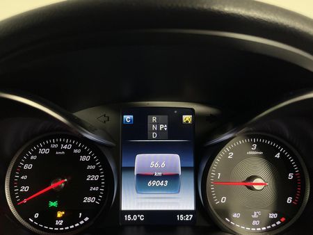 2018-Mercedes-Benz-GLC-250d_2