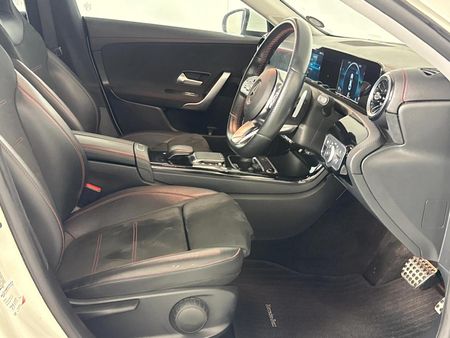 2020-Mercedes-Benz-CLA-200-Auto_9