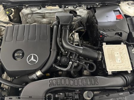 2020-Mercedes-Benz-CLA-200-Auto_12