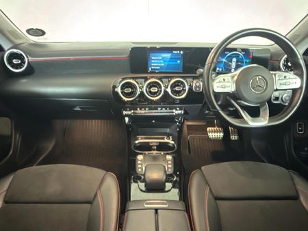 2020-Mercedes-Benz-CLA-200-Auto_1