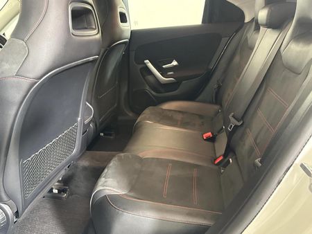2020-Mercedes-Benz-CLA-200-Auto_3