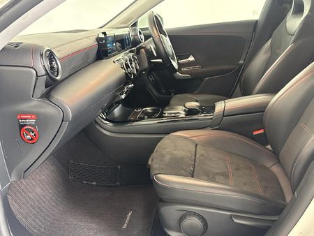 2020-Mercedes-Benz-CLA-200-Auto_8
