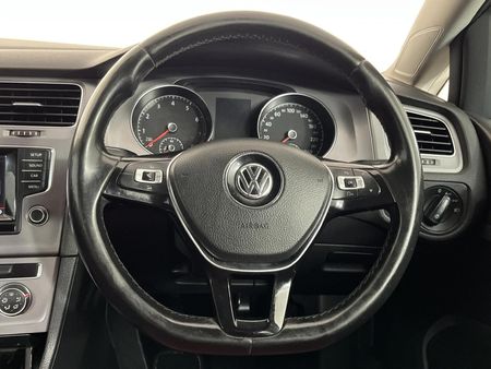 2014-Volkswagen-Golf-VII-12-TSI-Trendline_10