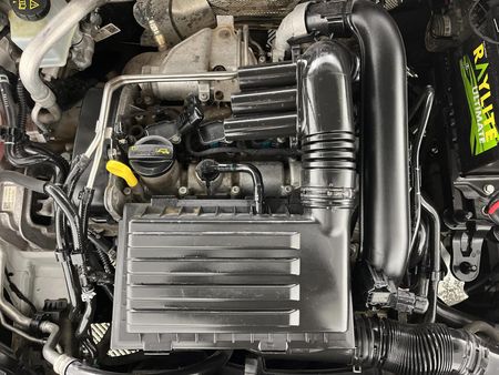 2014-Volkswagen-Golf-VII-12-TSI-Trendline_11