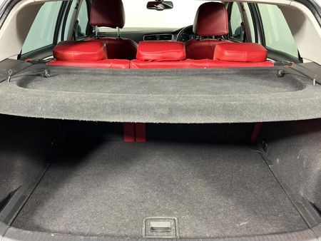 2014-Volkswagen-Golf-VII-12-TSI-Trendline_12