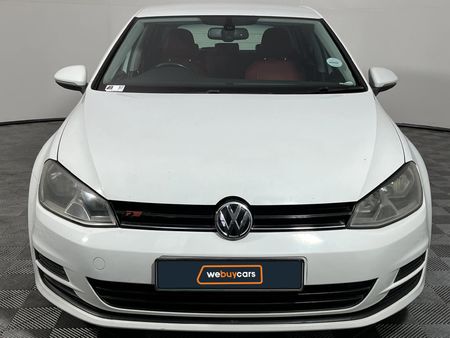 2014-Volkswagen-Golf-VII-12-TSI-Trendline_13