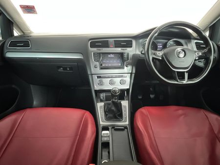 2014-Volkswagen-Golf-VII-12-TSI-Trendline_1