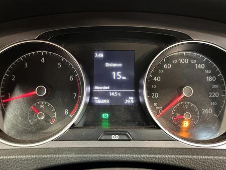 2014-Volkswagen-Golf-VII-12-TSI-Trendline_2