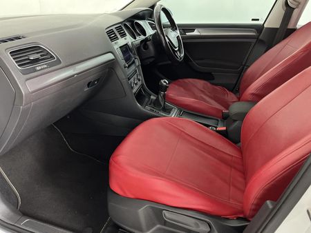 2014-Volkswagen-Golf-VII-12-TSI-Trendline_6