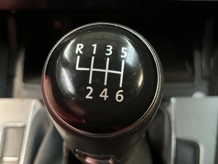 2014-Volkswagen-Golf-VII-12-TSI-Trendline_8