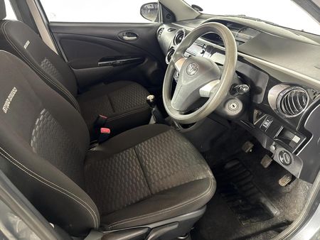 2018-Toyota-Etios-Cross-15-XS-5-dr_9