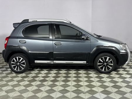 2018-Toyota-Etios-Cross-15-XS-5-dr_16