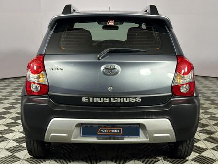 2018-Toyota-Etios-Cross-15-XS-5-dr_17