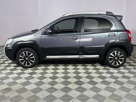 2018-Toyota-Etios-Cross-15-XS-5-dr_18