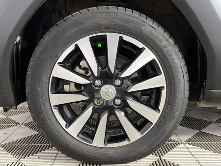 2018-Toyota-Etios-Cross-15-XS-5-dr_4