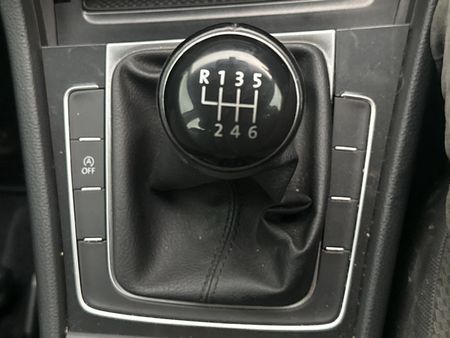 2018-Volkswagen-Golf-VII-10-TSI-Comfortline_10
