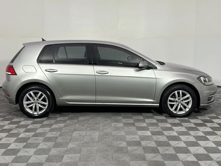 2018-Volkswagen-Golf-VII-10-TSI-Comfortline_16