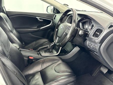2015-Volvo-V40-T4-Elite-Auto_9