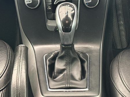 2015-Volvo-V40-T4-Elite-Auto_10