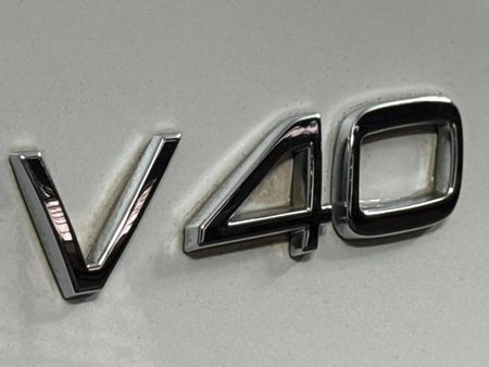 2015-Volvo-V40-T4-Elite-Auto_11