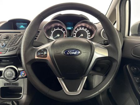 2014-Ford-Fiesta-14-Trend-5-dr_11