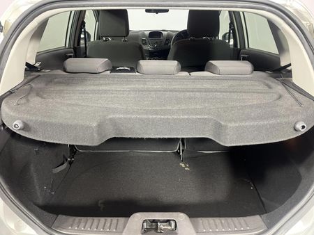 2014-Ford-Fiesta-14-Trend-5-dr_13