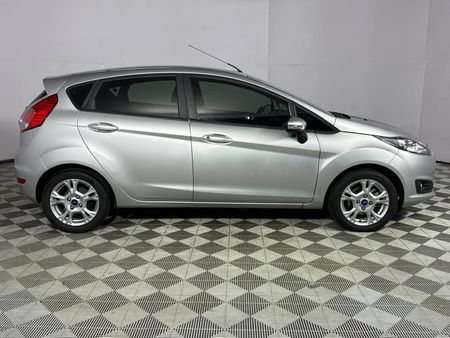 2014-Ford-Fiesta-14-Trend-5-dr_16