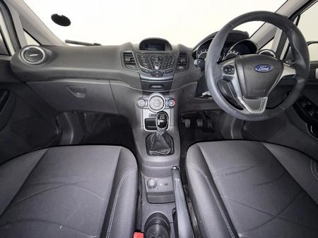 2014-Ford-Fiesta-14-Trend-5-dr_1