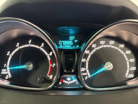 2014-Ford-Fiesta-14-Trend-5-dr_2