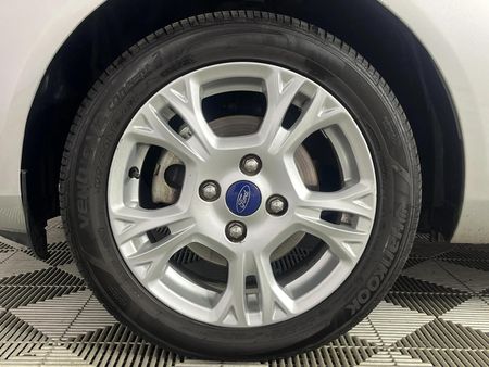 2014-Ford-Fiesta-14-Trend-5-dr_4