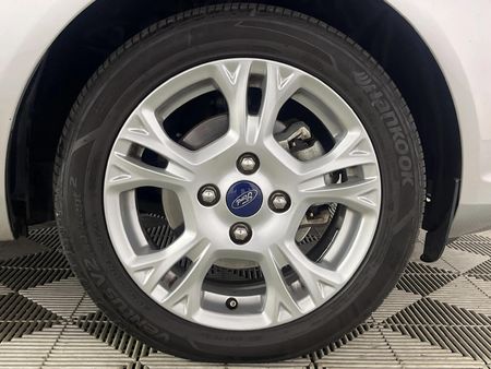 2014-Ford-Fiesta-14-Trend-5-dr_5