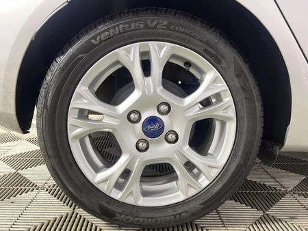 2014-Ford-Fiesta-14-Trend-5-dr_7