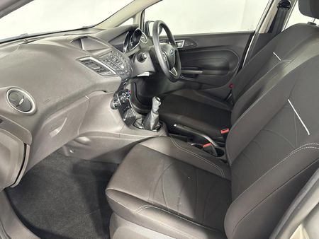 2014-Ford-Fiesta-14-Trend-5-dr_8