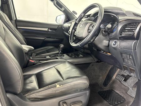 2022-Toyota-Hilux-28-GD-6-Raised-Body-Legend-Auto-Double-Cab_9