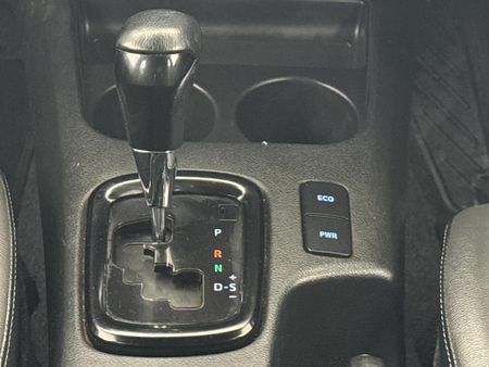 2022-Toyota-Hilux-28-GD-6-Raised-Body-Legend-Auto-Double-Cab_10