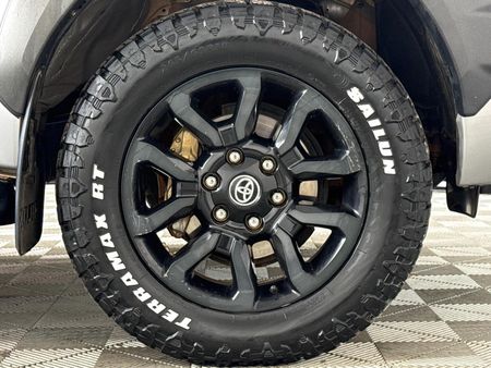 2022-Toyota-Hilux-28-GD-6-Raised-Body-Legend-Auto-Double-Cab_5