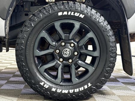 2022-Toyota-Hilux-28-GD-6-Raised-Body-Legend-Auto-Double-Cab_6