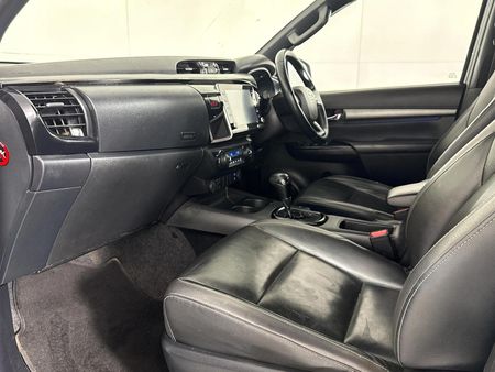 2022-Toyota-Hilux-28-GD-6-Raised-Body-Legend-Auto-Double-Cab_8