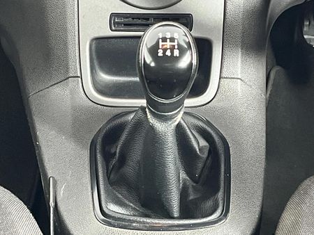 2014-Ford-Fiesta-14-Ambiente-5-dr_10