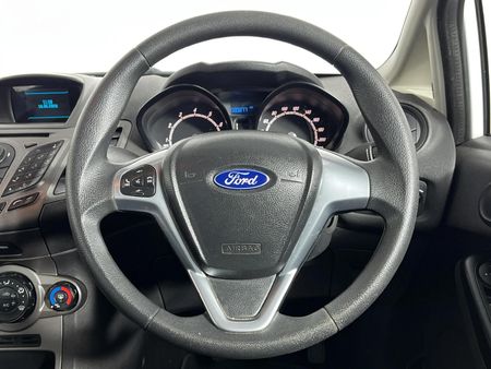 2014-Ford-Fiesta-14-Ambiente-5-dr_11