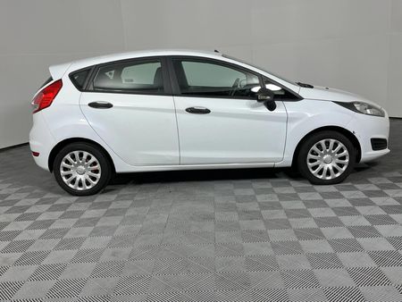 2014-Ford-Fiesta-14-Ambiente-5-dr_16