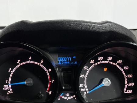 2014-Ford-Fiesta-14-Ambiente-5-dr_2