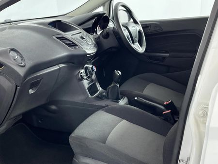 2014-Ford-Fiesta-14-Ambiente-5-dr_8