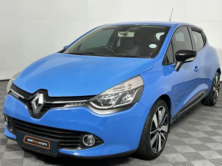 2015-Renault-Clio-IV-900T-Dynamique-5-dr-66kW_0