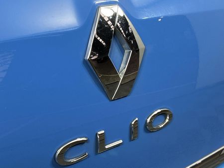 2015-Renault-Clio-IV-900T-Dynamique-5-dr-66kW_10