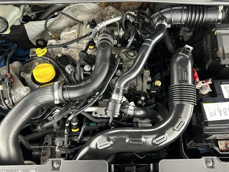 2015-Renault-Clio-IV-900T-Dynamique-5-dr-66kW_12